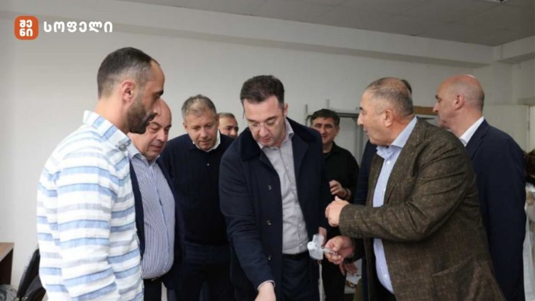 ცენტრი აღჭურვილია თანამედროვე ტექნოლოგიებით, მათ შორის, ენტომოლოგიური გალიებითა და II დონის ბიოუსაფრთხოების ბოქსებით, რომლებიც უზრუნველყოფენ მავნე ორგანიზმების ბიოლოგიური აგენტების შესწავლისთვის აუცილებელ კლიმატურ პირობებს