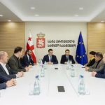 დავით სონღულაშვილმა ეროვნული სატყეო სააგენტოს ახალი უფროსი ბესიკ ამირანაშვილი უწყების თანამშრომლებს წარუდგინა