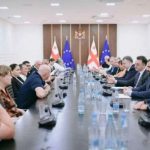 მინისტრმა შეხვედრის მონაწილეებს ნედლი რძის წარმოებისა და გადამუშავების ხელშეწყობის მიზნით დაგეგმილი ცვლილებები გააცნო, რომლებიც ქართული ნედლი რძისგან დამზადებული პროდუქციისთვის სპეციალური ხარისხის ნიშნის დანერგვას, მცენარეული ცხიმის შემცველი პროდუქტების მკაფიო მარკირებასა და სავაჭრო ობიექტებში მათი განცალკევებულად განთავსებას გულისხმობს მინისტრმა შეხვედრის მონაწილეებს ნედლი რძის წარმოებისა და გადამუშავების ხელშეწყობის მიზნით დაგეგმილი ცვლილებები გააცნო, რომლებიც ქართული ნედლი რძისგან დამზადებული პროდუქციისთვის სპეციალური ხარისხის ნიშნის დანერგვას, მცენარეული ცხიმის შემცველი პროდუქტების მკაფიო მარკირებასა და სავაჭრო ობიექტებში მათი განცალკევებულად განთავსებას გულისხმობს